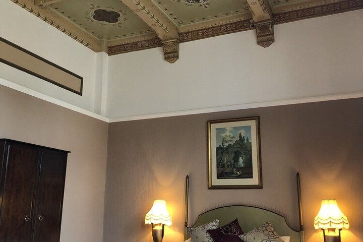 Room 9 of 92