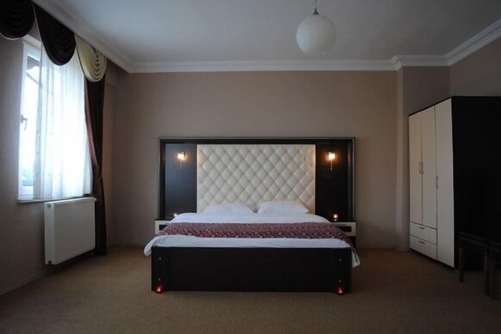 Room 4 of 23
