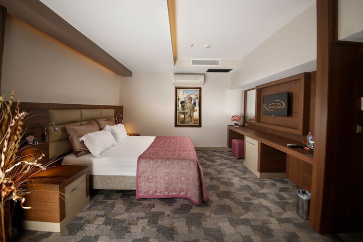 Room 5 of 30