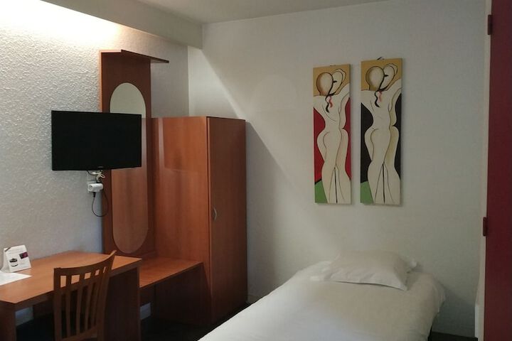 Room 10 of 42