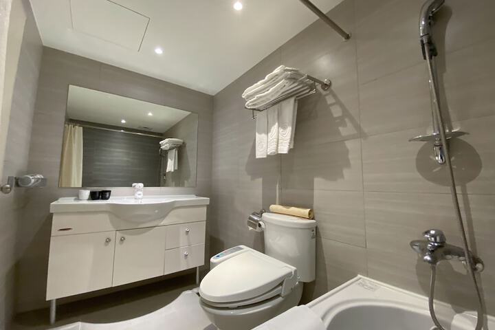 Room 25 of 52