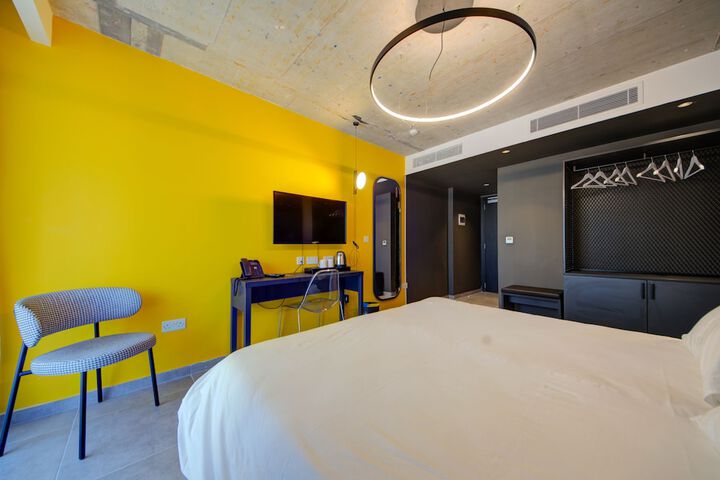 Room 8 of 62