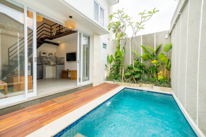 Pool 15 of 28