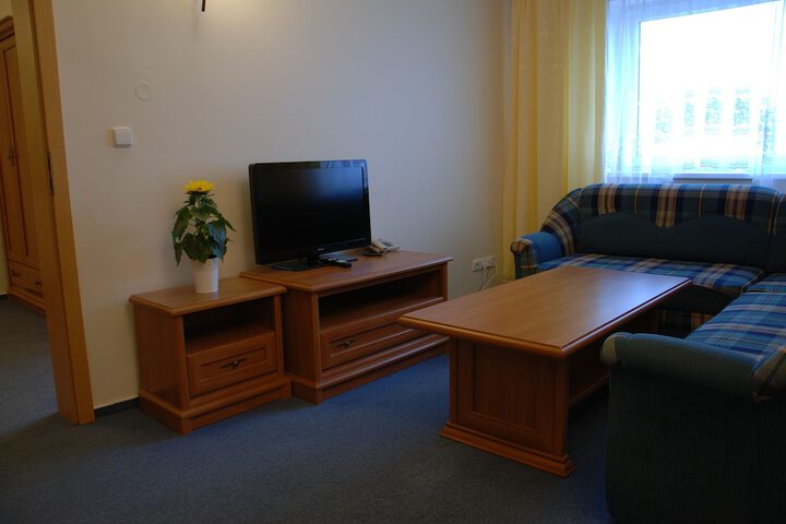 Room 13 of 33