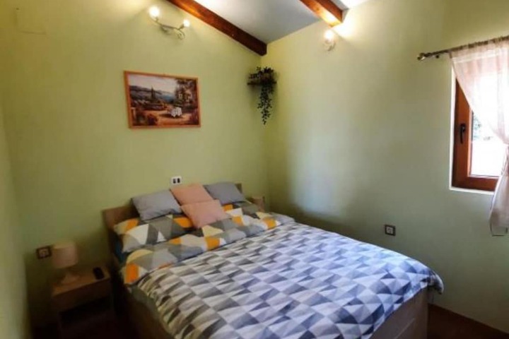 Room 3 of 27