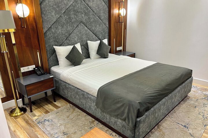 Room 9 of 38