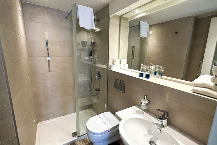 Room 10 of 23