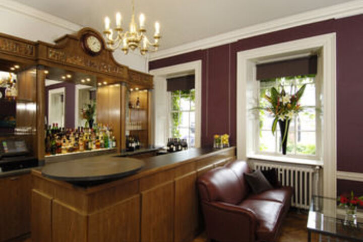 Lounge 54 of 71