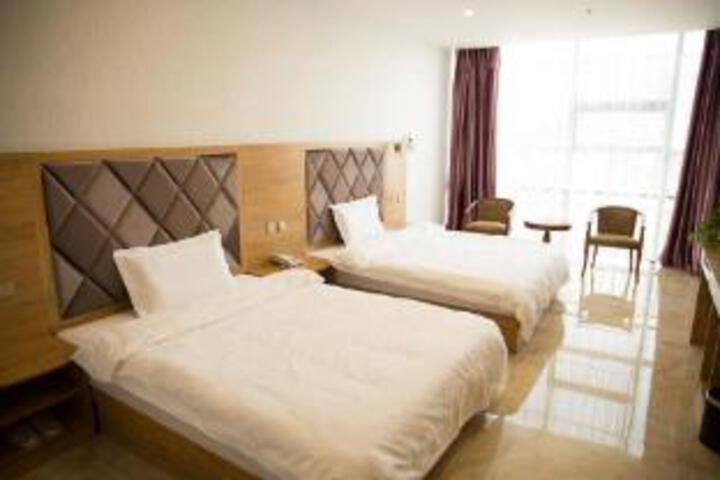 Room 7 of 8