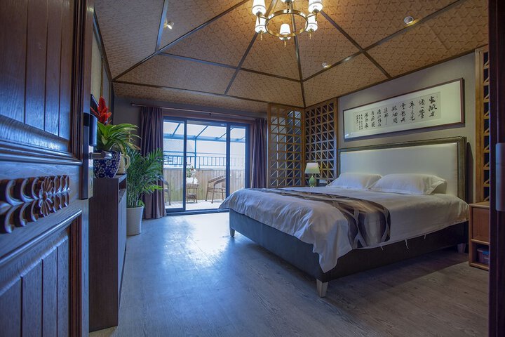 Room 33 of 43