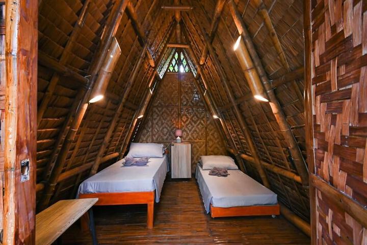Room 2 of 36