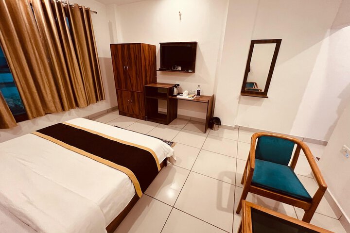 Room 3 of 10