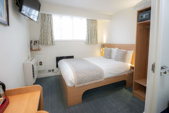 Room 6 of 30
