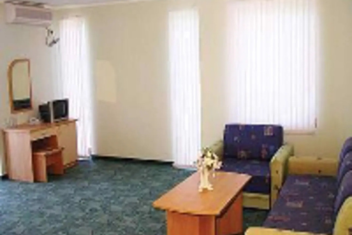 Room 2 of 3