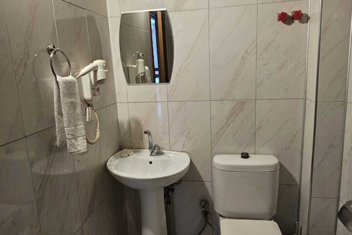 Room 100 of 116