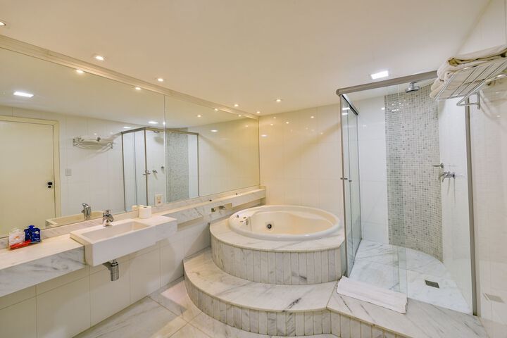 Jetted tub