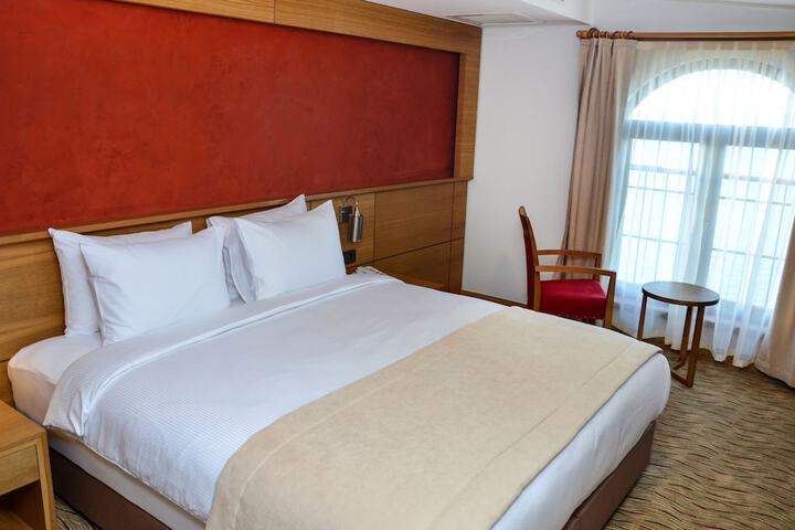 Room 10 of 76