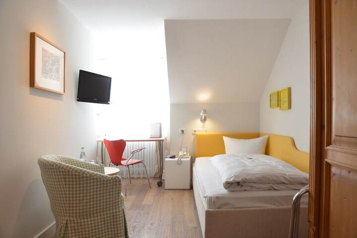 Room 2 of 56