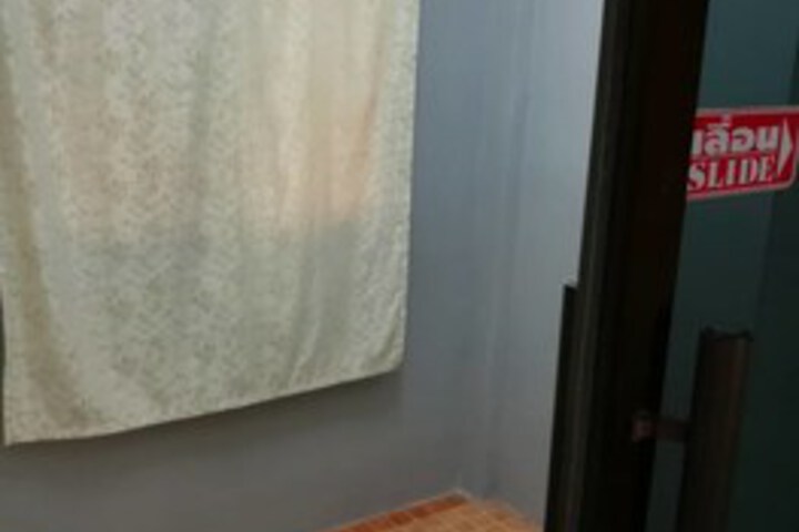 Room 28 of 46
