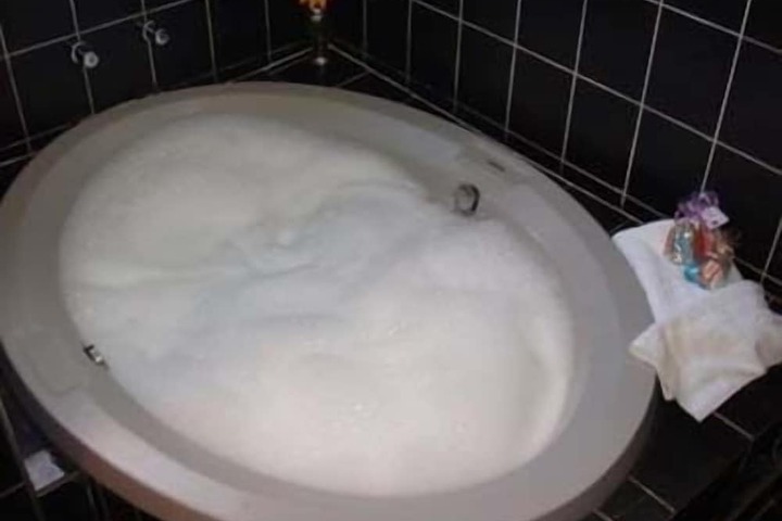 Hot Tub 22 of 44
