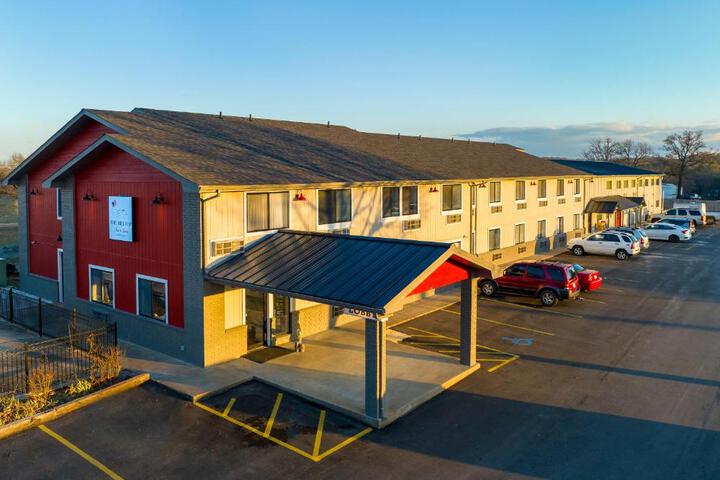 Image of Hilltop Inn & Suites