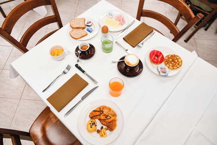 Breakfast/Coffee Service 40 of 104