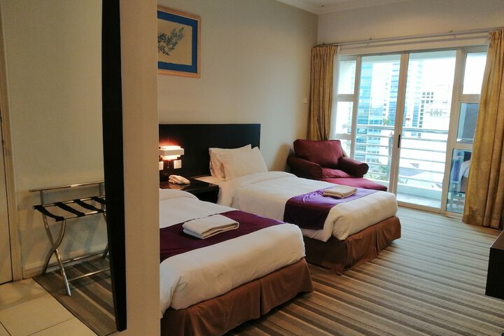 Room 9 of 37