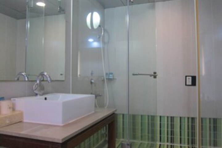 Room 8 of 91