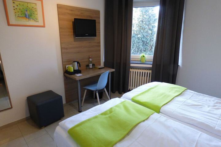 Room 6 of 40