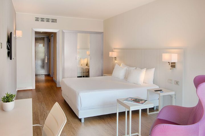 Room 35 of 105