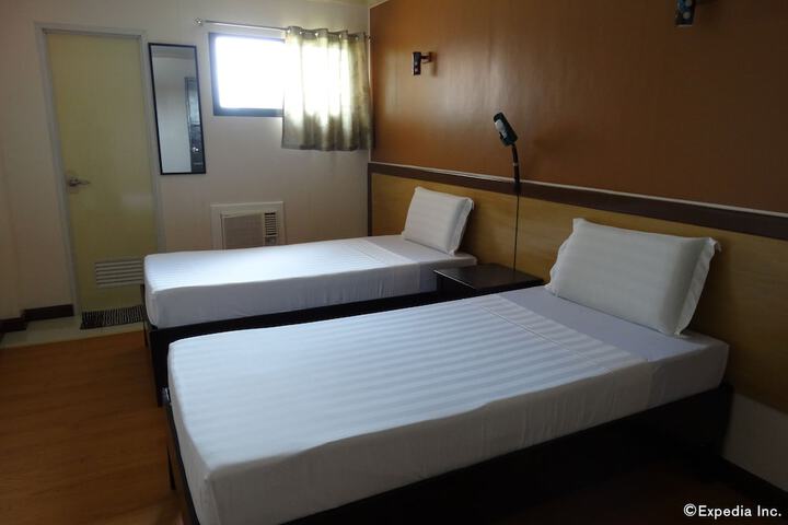 Room 4 of 36