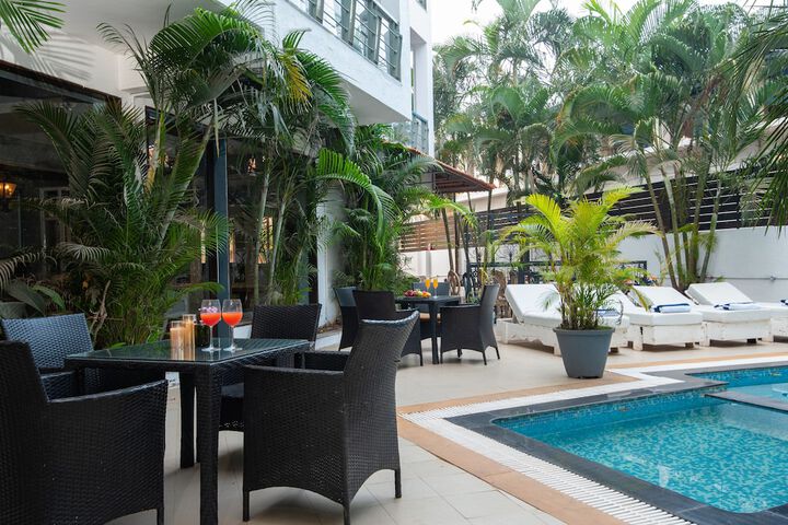 Hotel with Pool