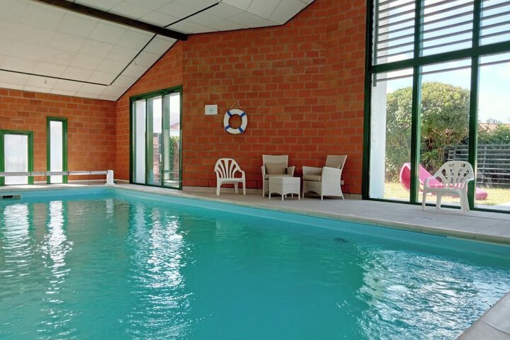 Pool 19 of 24