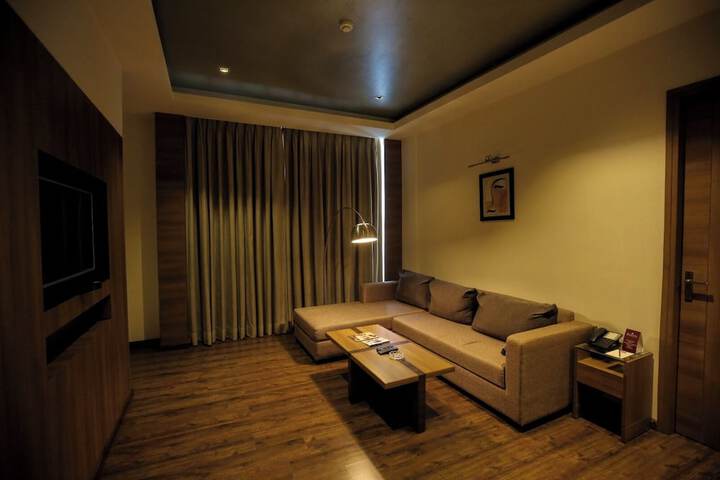 Room 11 of 16