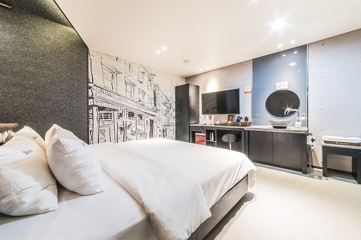 Room 13 of 49