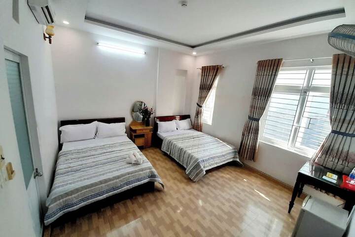 Room 4 of 33
