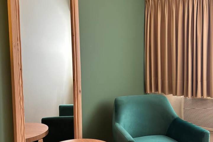 Room 50 of 87