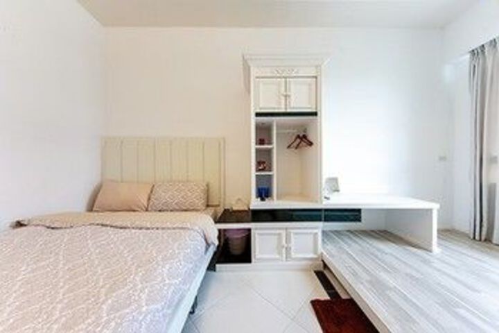 Room 5 of 19