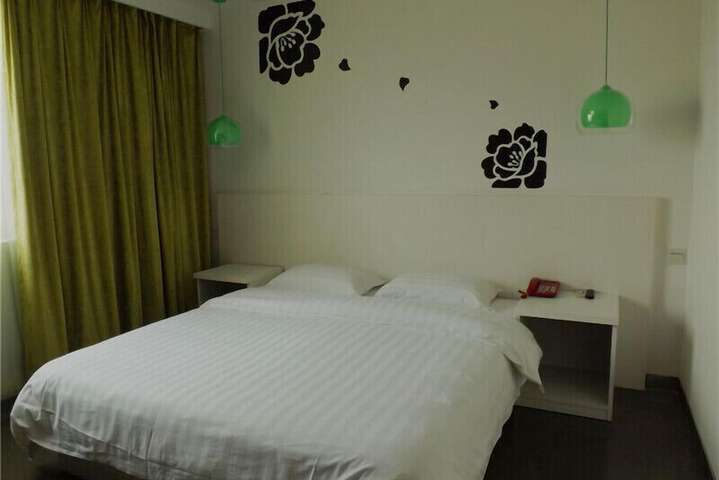 Room 7 of 16