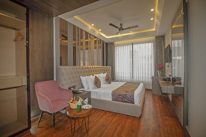 Room 16 of 38