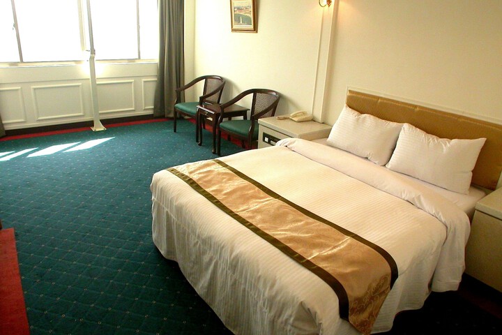 Room 9 of 40