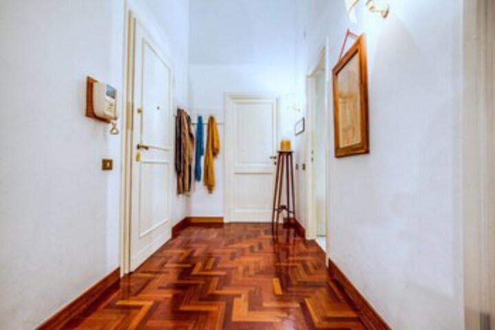 Room 7 of 25