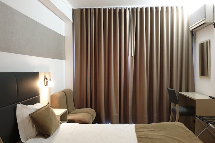 Room 14 of 83