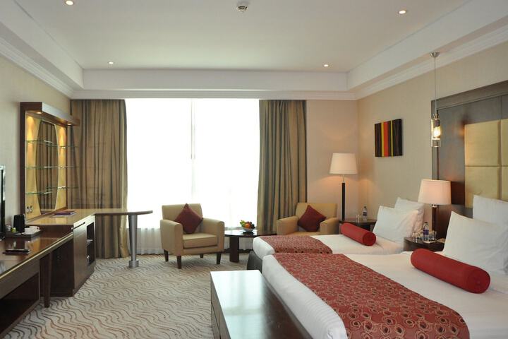 Room 32 of 97