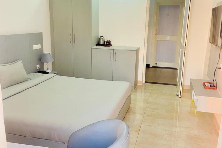 Room 7 of 14