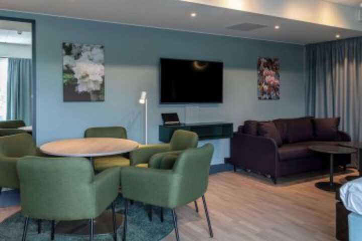 Room 27 of 119