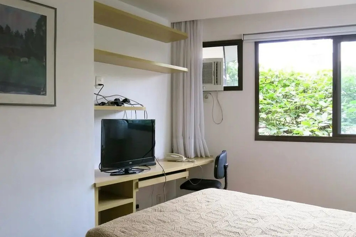 Room 7 of 33