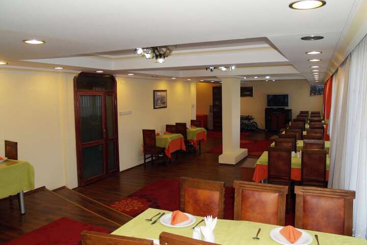 Dining 26 of 31
