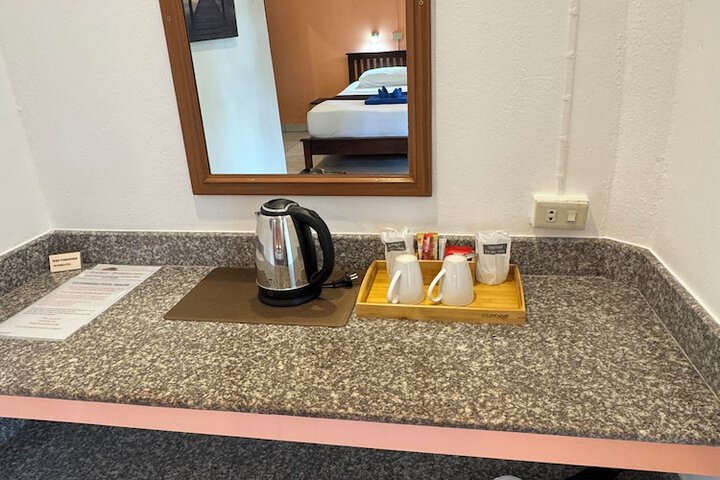 Room 6 of 136