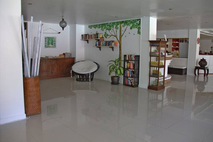 Guest Lobby
